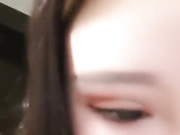 服务周到的小女人进门先冲个澡，给大哥舔舔鸡鸡，奶子很正揉着很爽，多体位抽插小骚逼，叫声就让你受不了