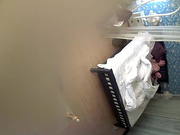 校园旁主题钟点房TP周末休息热恋小情侣出来开房造爱妹子吃肉棒的技术略显生熟啪啪一顿猛输出射肚子上