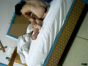 小县城宾馆约啪老公常年外出打工在家寂寞难耐的良家美少妇啪啪,特别敏感刚插一会就高潮淫叫,逼逼一紧一紧的夹鸡巴!