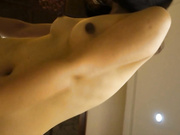 外表看起斯文纯情眼镜妹酒店与有钱老板啪啪太骚阴毛都剃光了叫的更是浪还说操到我的g点了