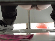 超男双镜头141为同学让坑大便好快,白带从B洞口甩到池里