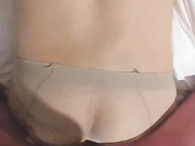 高端人妖TS妲己，边舔着鸡巴边说：姐姐你的鸡巴好骚啊，好美味。好吃吗迎来一顿猛操射淫液喂进嘴里吃