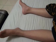 吊带黑丝美少妇被下药迷醉