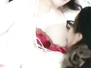 【极品妖女】CD猫儿 性感的妖女配乖巧的女友，视觉享受，女友握着妖棒撸湿湿滴，妖棒插进骚逼，艹得女友说好爽！