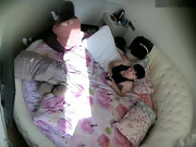 36E美乳大胸美女和聊了很久的网友酒店第一次偷情,有点害羞不配合被男的强行拉掉裤子干,美女累瘫了又拉起来操!