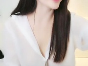 粉穴红唇美女舔奶撕裆揉逼侧入抽插边操边摸