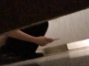 竟然让她发现了，在门口等着我，准备叫人来，还好我跑得快