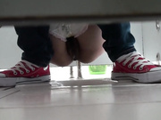 超男双镜头169跟拍红板鞋女生.花边小内裤,B含白带