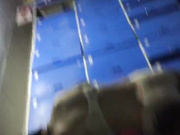 前女友为了满足我偷窥的欲望游泳池更衣室偷拍闺蜜露脸全裸的瞬间