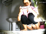 【全網推薦】從未流出過的小旅館衛生間高清偷拍（第四部）肥嫩逼逼看得讓人欲火焚身～原版高清