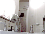 偷拍到合租女孩洗澡，清純可愛，喜欢的请回复