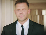 两个气质御姐去旅游情欲大开互相亲吻翻滚呻吟