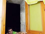 现实之王-亚历山德拉小姐给儿子的朋友上了一堂看她洗澡的课