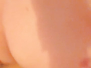 高颜值无毛小美女主动女上位拿着手机拍摄自己干男友过程,一直呻吟着,没想到表面清纯漂亮原来那么骚,国语！