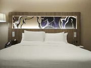 约巨乳妹子沙发口交舔弄大屁股骑坐抽插猛操