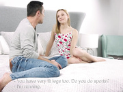 粉嫩少女清纯小逼被男友开苞快速抽插射了一肚