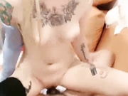 无毛小妹跟小哥激情啪啪让小哥吃奶子抽插